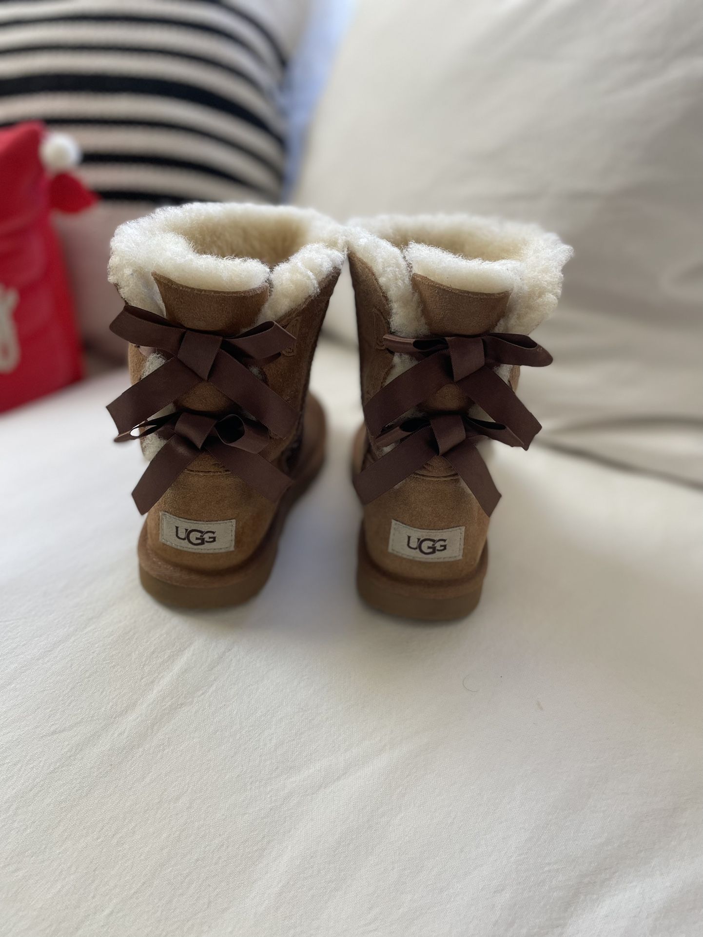 Kids Size 2 Ugg Boots W/bows