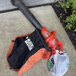 Black N Decker LeafHog Electric Leaf Blower and Vacuum! In great shape! 