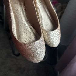 women’s or girls flats 