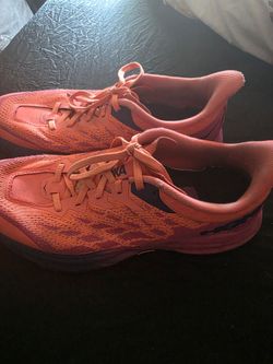 Hoka shoes size 9