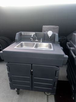 Portable Self-Contained Hand Sink Cart
