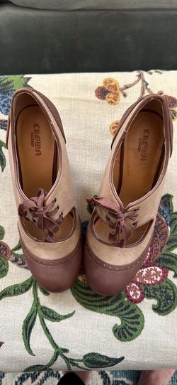 1920s-Inspired Two-Tone Lace-Up Mary Janes | Crown Vintage