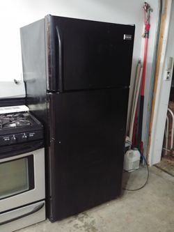 Frigidaire 18.2 cu ft refrigerator model fftr1814lbf