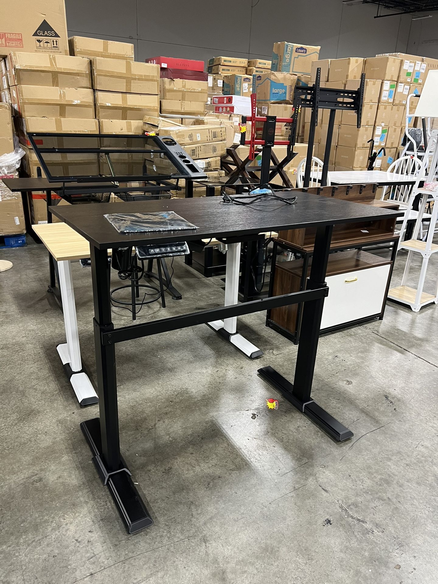 Electric Height Adjustable Standing Desk / Escritorio de pie eléctrico ajustable en altura