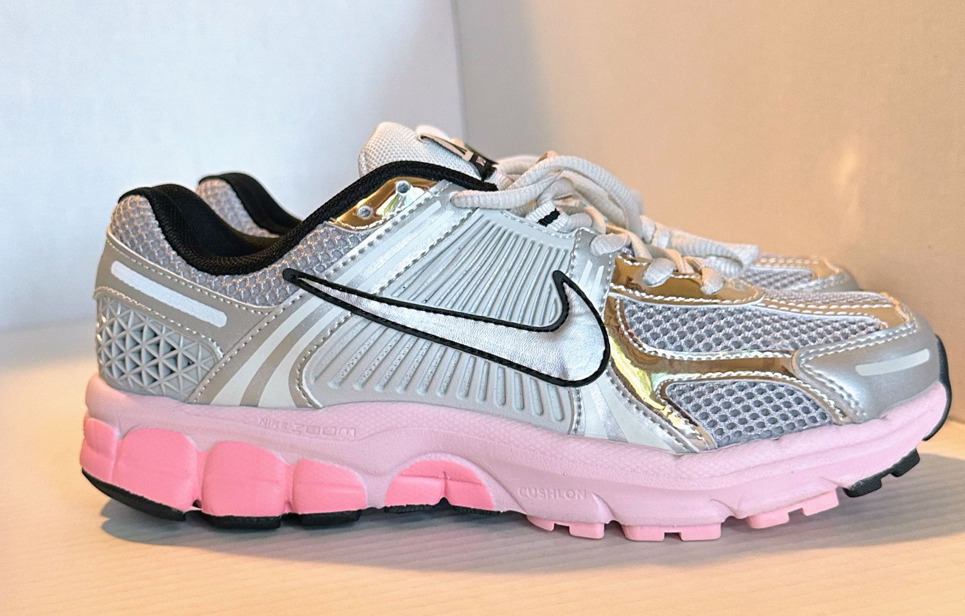 Nike Zoom vomero 5 Women’s Size 8.5