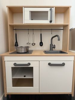 Play kitchen for kid
