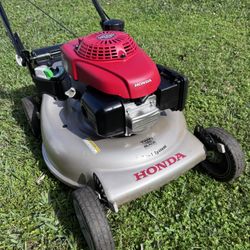 IMMEDIATELY AVAILABLE FEW TIMES USED  AND KEPT IN A STORAGE--- HONDA GVC-160. LAWNMOWER, TWIN BLADE SYSTEM, REAR WHEELS DRIVE, ADJUSTABLE SPEED DRIVE,