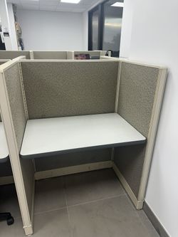 Office Cubicle Workstation with Desk & Panels – Clean & Sturdy (10 Cubicles Available)