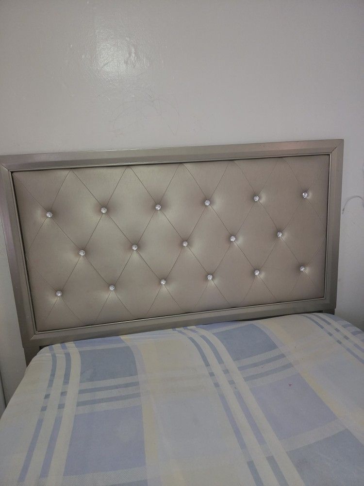 Bedroom Set Furnitures
