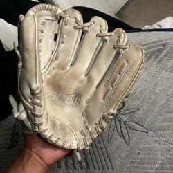 Rawlings Baseball Glove 