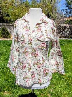 Eden & Olivia Petite Small White Floral Button Blouse Flared Long Sleeve EUC