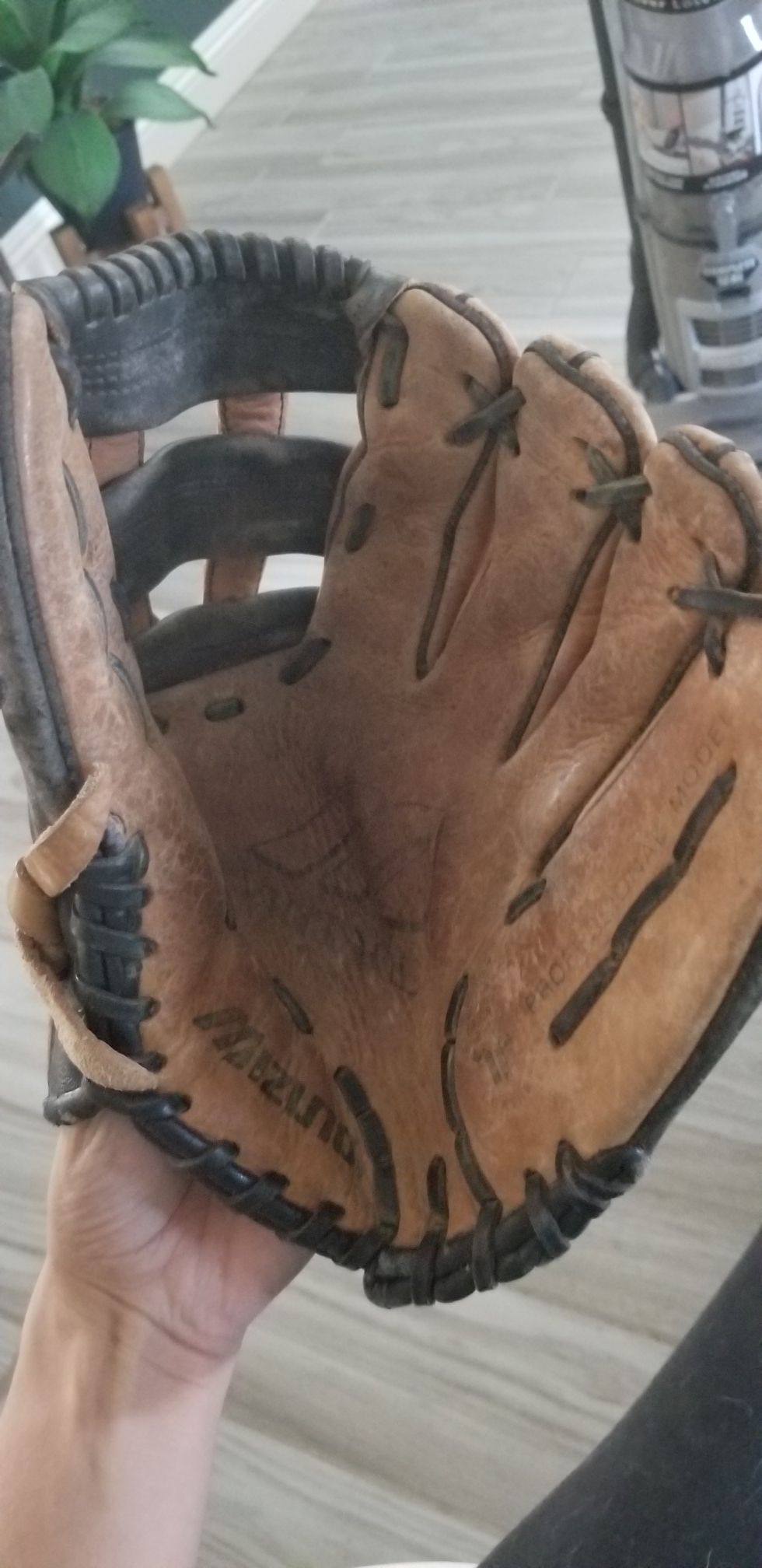 Baseball glove 11.25