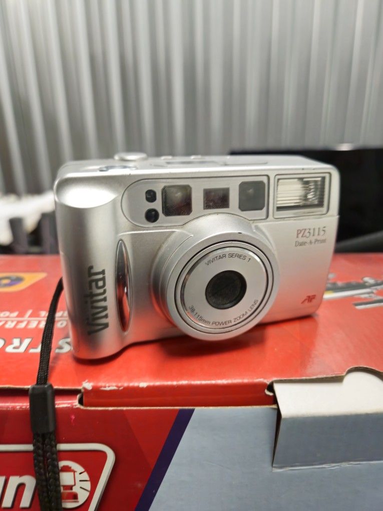Vivitar PZ3115 Date-A-Print 35mm Point and Shoot Film Camera. 