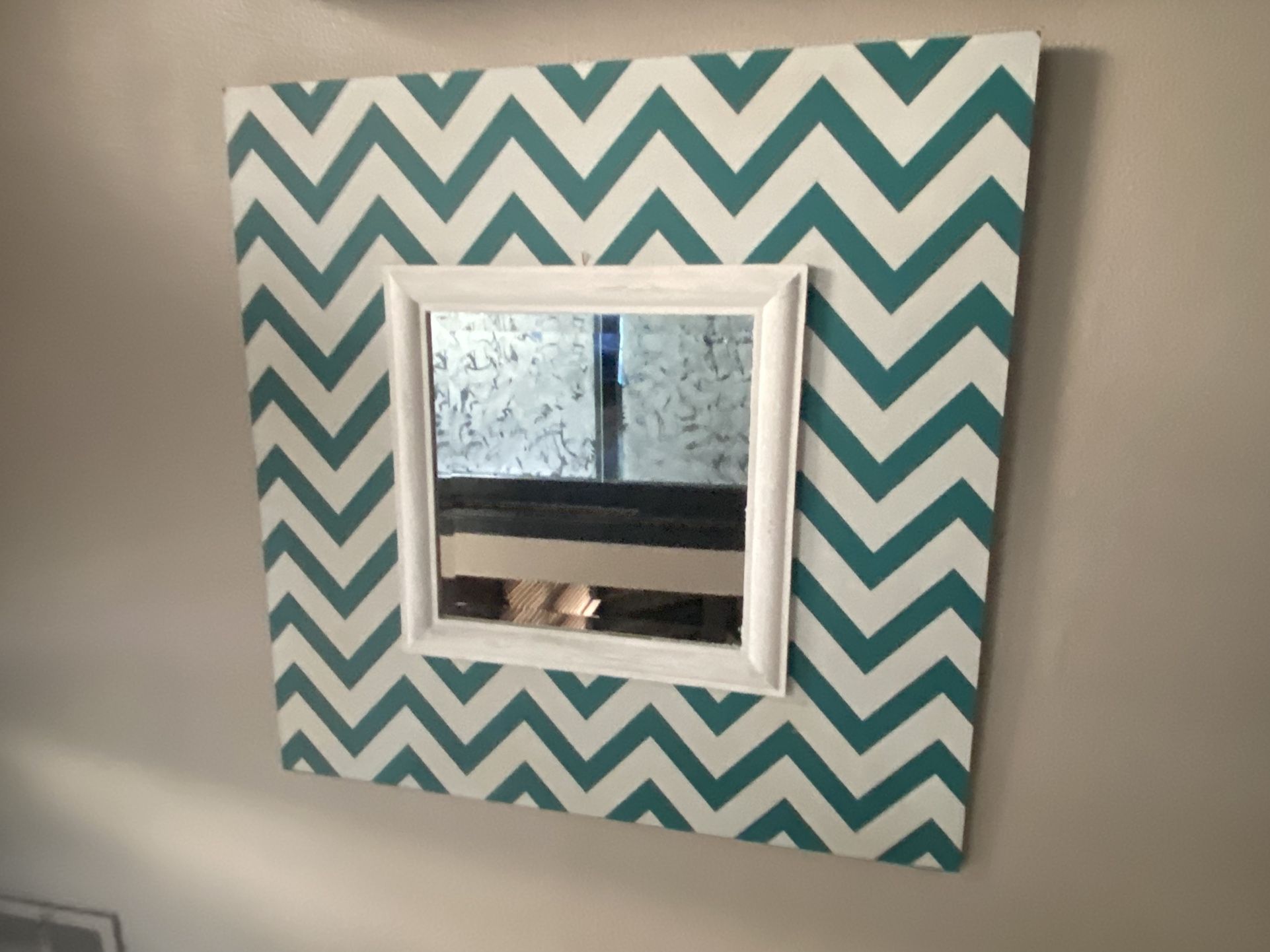 Decorative wall mirror 