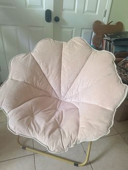 Pink Shell Folding Saucer Chair