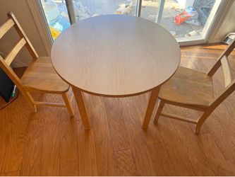 Kids table and chairs