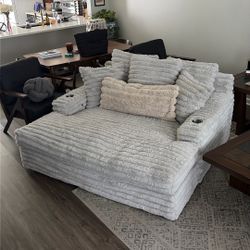 Fluff Daddy Loveseat with USB Outlets 