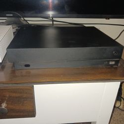New Excellent Condition Xbox One X Bundle 