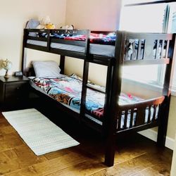 Bunk bed with mattress in good shape