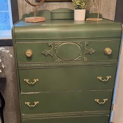 Gorgeous Antique Green & Gold 5 Dr Dresser 