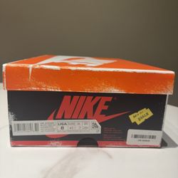Jordan 1 Chicago Lost and Found - Size 8