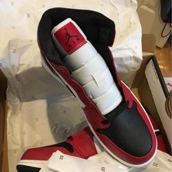 Nike Jordan 1 Chicago Mid Sz 9  13