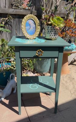 NeaT Nightstand