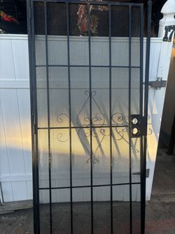 Puerta De Metal / Ario. Out Dor 