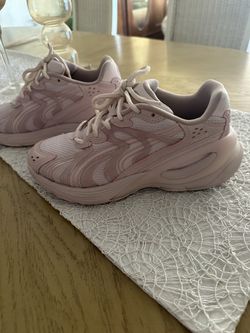 Puma InverseWomens tennis shoes fits 6.5 Galaxy pink $30 Great cond