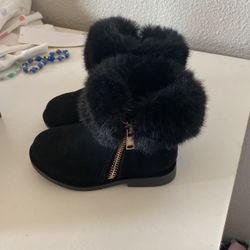 Black Fur Boots / Never Used 
