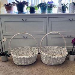 $15 Each Basket: Vintage White Wicker Basket With Fixed Handle 17ʺW × 16ʺD × 7ʺH(18”H: with handle) (Pick up🛒 In Bellevue)*Check out my Other Posts 