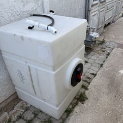 100 Gallon Water Tank 