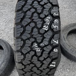 100% GENERAL LT 285 70 17 Tire