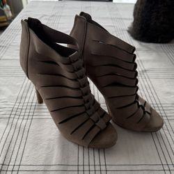Women’s Heels Sizes 8-9