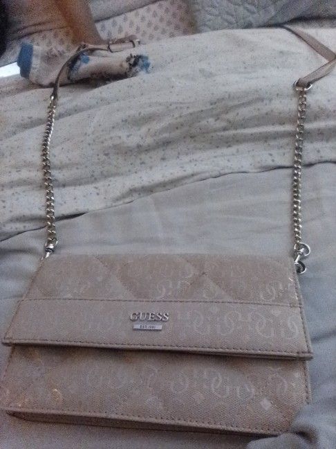 Guess Purse 👛/ Clutch 