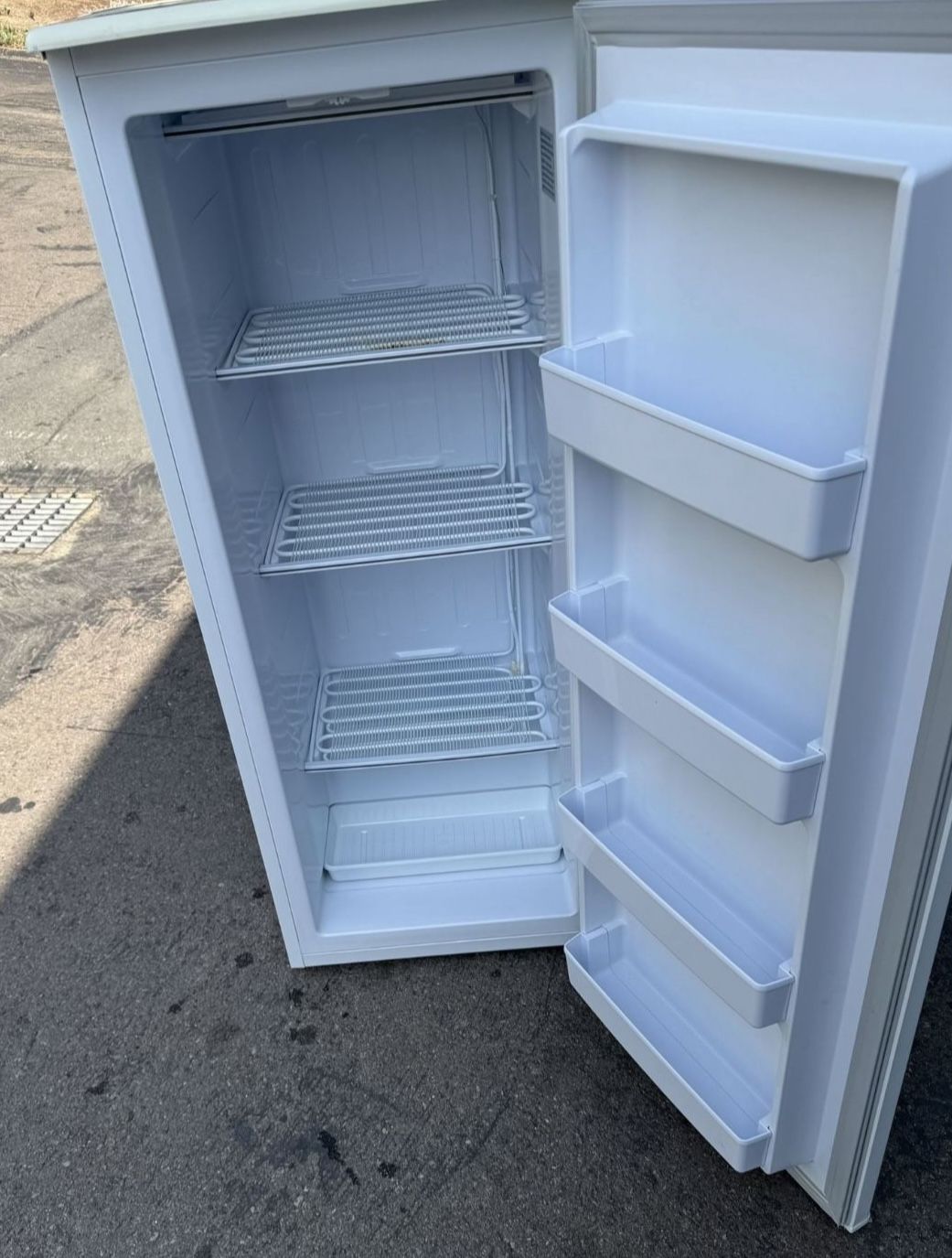 8.5 Cubic Upright Freezer Danby Brand Free Local Delivery/30 Day Warranty