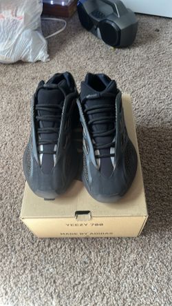 Yeezy 700 v3
