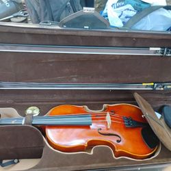 Violin With 2 Bows