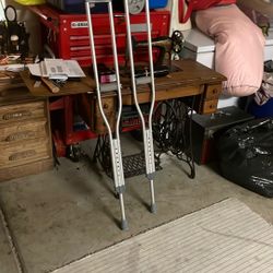 Brand New Crutches Never Use 28$