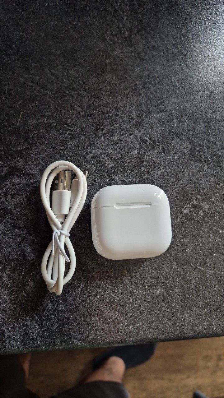 Apple Airpods (Gen 4)