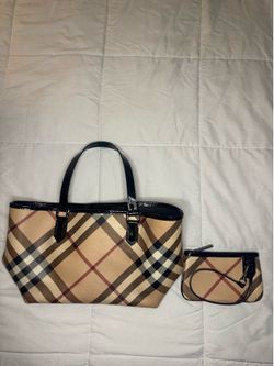 Burberry hand purse and tote bag
