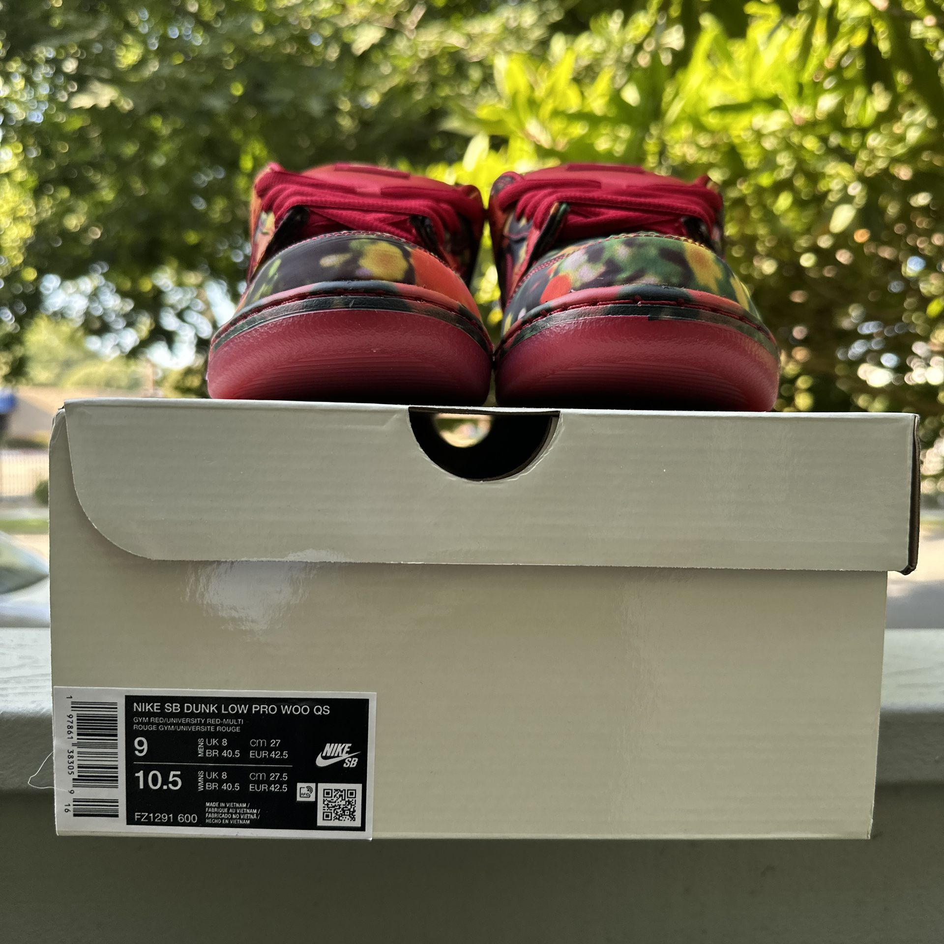 Size M 9 / 10.5 W - Nike SB Dunk Low The Wizard Of Oz Poppy Field 