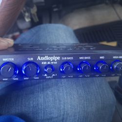 EQUALIZADOR EQUALIZER AUDIOPIPE CAMBIA DE 2 COLORES CHANGE 2 COLORS GOOD CONDICIÓN ABLO ESPAÑOL