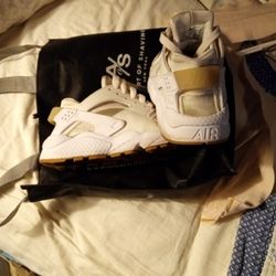 Nike Air Huarache Size 6