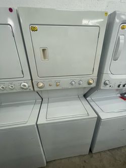 ✨ Frigidaire Stackable Laundry Center – Refurbished! 👕