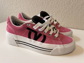 Vans Old Skool Stacked Platform Sneakers — Hot Pink Suede, Women’s 7.5 — New With Tags