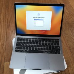 $680 or best offer, 1 battery cycle, i7/16GB/256GB/Touch Bar