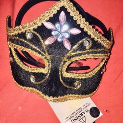 Masquerade: Black & Gold Trim