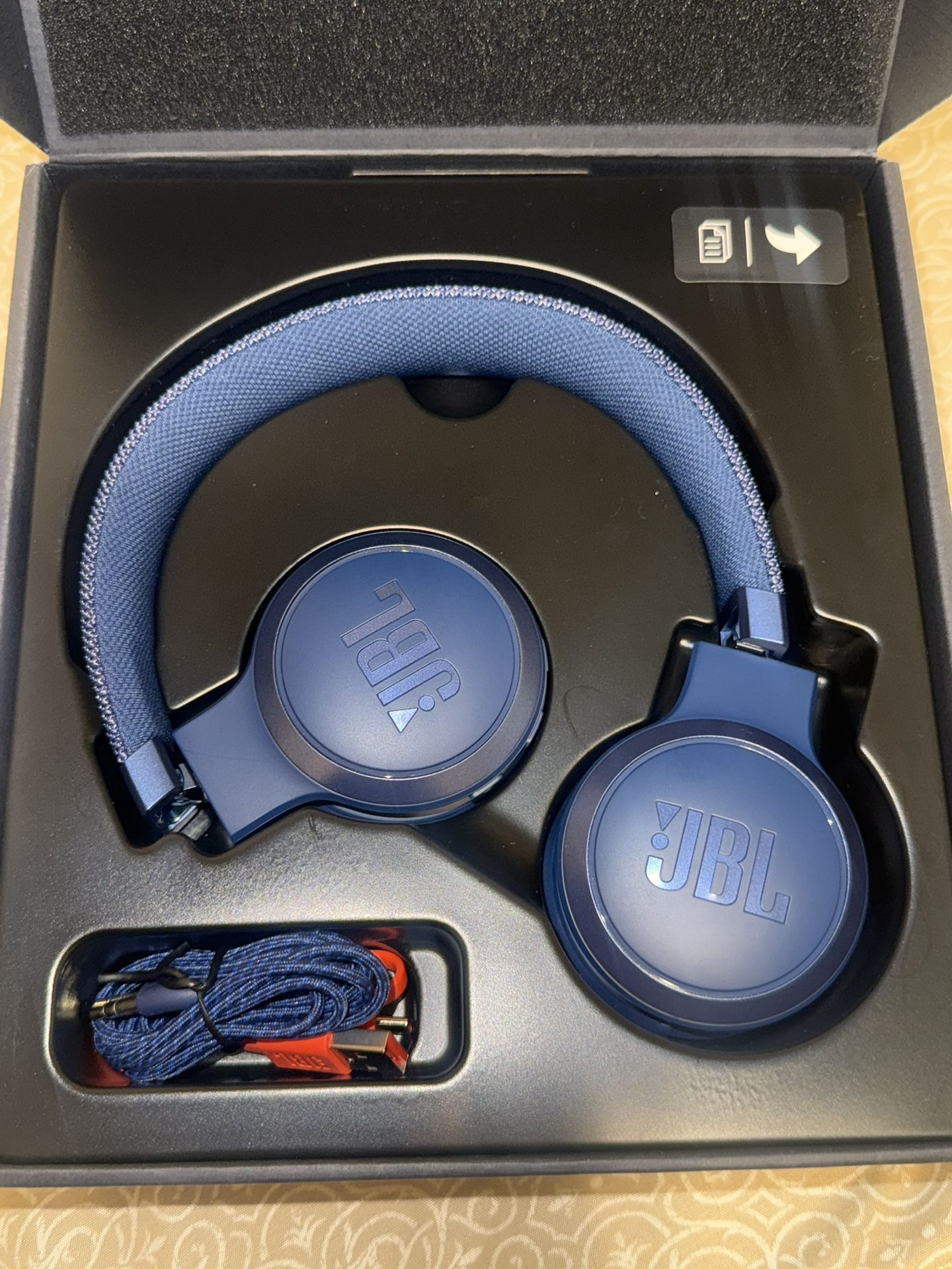 JBL Live 460NC
