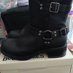 -No Boundaries- Womans Boots #11
